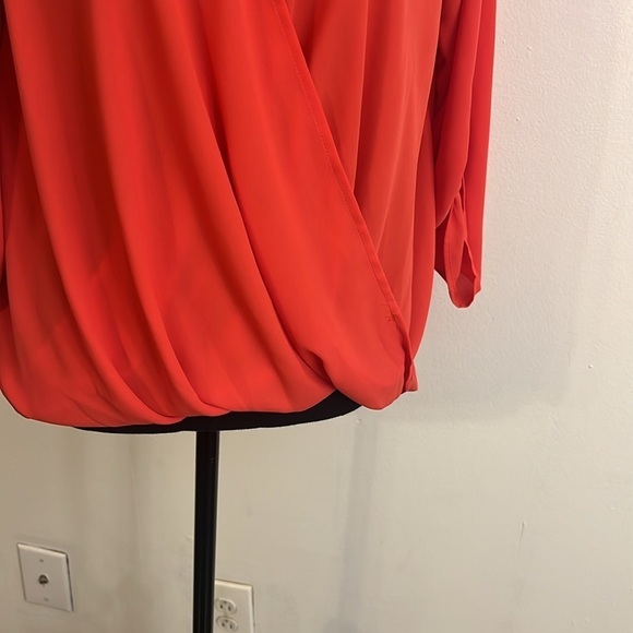 Lush Elegant and Beautifully Designed Lightweight Blouse, Sz. S. - Picture 4 of 11